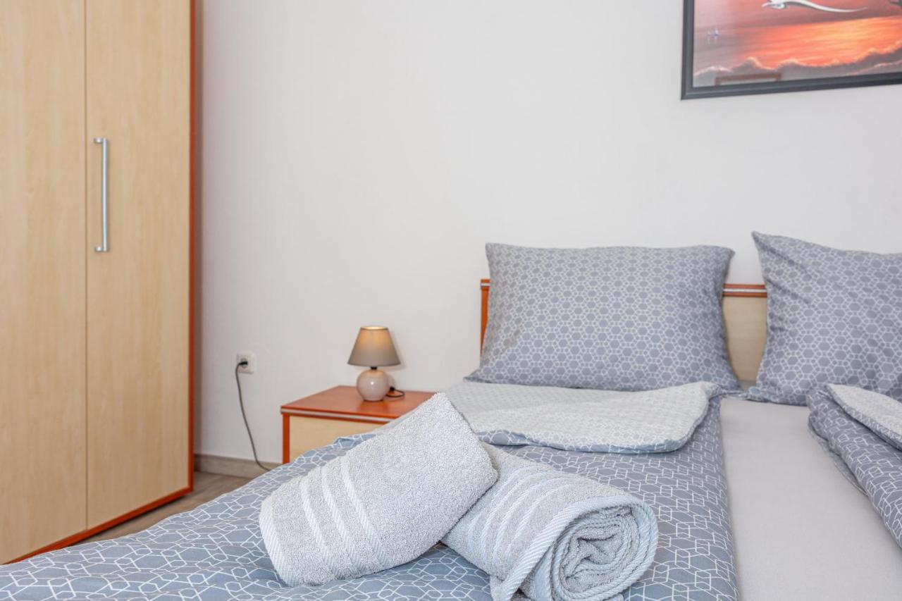 Apartments Lacic 2 Crikvenica Exterior foto
